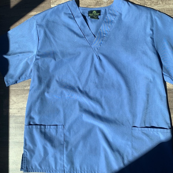 Scrub top - Picture 2 of 6